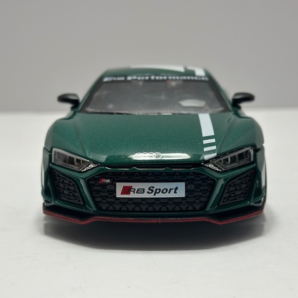 1/24 AUDI R8 V10 PLUS Supercar Metal Diecast Alloy HEADLIGHT AND REAR Green - Picture 2 of 9